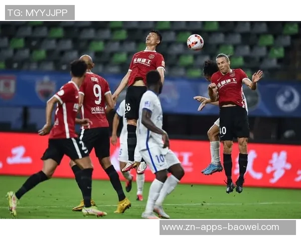 蓉城后防失误致失球广岛球员抓住机会扳平比分