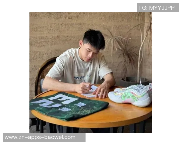 俄勒冈大学现场同曦球迷热情助威林葳标语引发关注